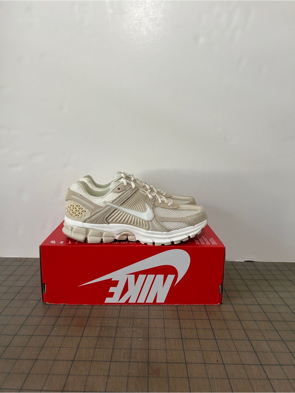 Nike Zoom Vomero 5 ‘Beach Light Khaki’ Womens - Picture 3 of 6